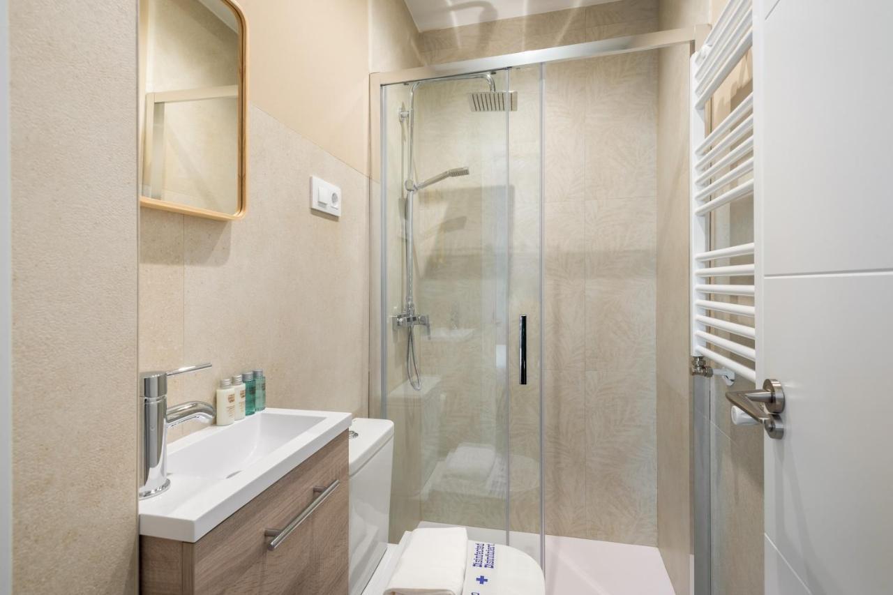 4 Bedrooms 3 Bathrooms Furnished - Sol - Bright & Fully Equipped - Mintystay Madrid