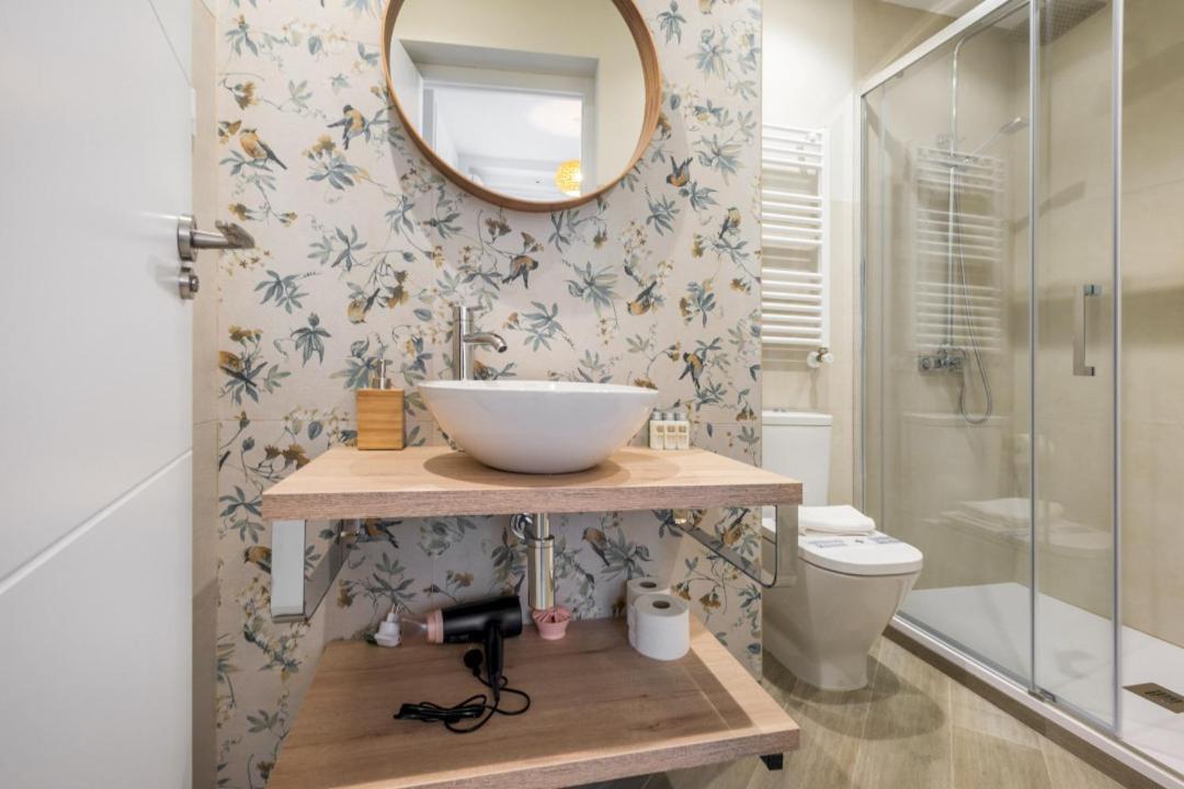 4 Bedrooms 3 Bathrooms Furnished - Sol - Bright & Fully Equipped - Mintystay Madrid